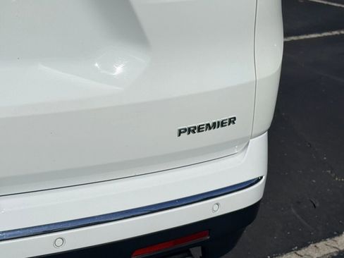 Used 2019 Chevrolet Traverse Premier image 12