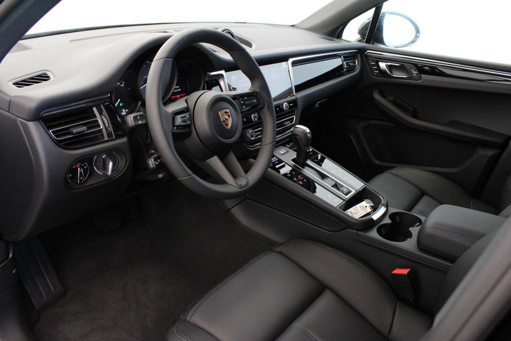 Used 2025 Porsche Macan S AWD/4WD image 4