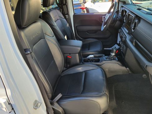 Used 2023 Jeep Wrangler Sahara image 17