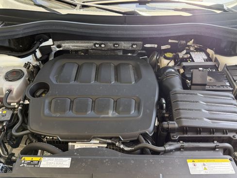 Used 2025 Volkswagen Tiguan SE R-Line AWD/4WD image 42