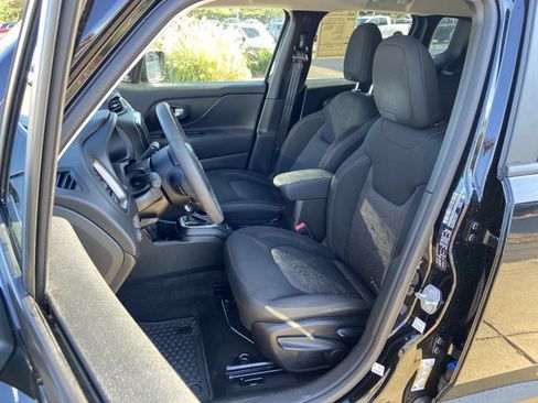 Used 2023 Jeep Renegade Latitude AWD/4WD image 18