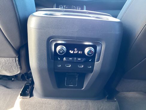 Used 2021 GMC Yukon XL Denali w/ Denali Premium Package image 21