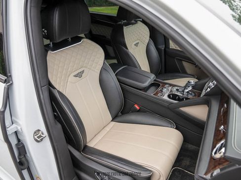 Used 2022 Bentley Bentayga Speed image 98