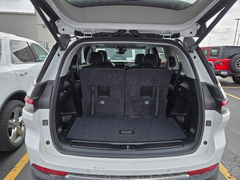 Used 2023 Jeep Grand Cherokee L Limited image 6