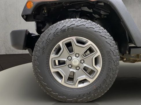 Used 2017 Jeep Wrangler Unlimited Rubicon w/ Connectivity Group AWD/4WD image 27