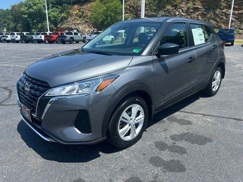 New 2025 Nissan Kicks Play S FWD image 3