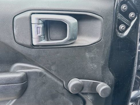 Used 2022 Jeep Wrangler Sport AWD/4WD image 19