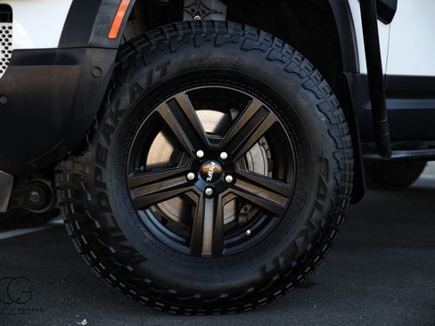 Used 2021 Land Rover Defender 110 SE image 8