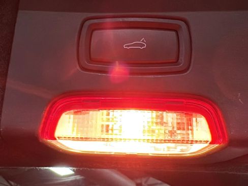 Used 2018 Porsche Cayenne Platinum Edition image 14