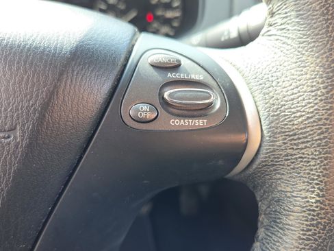 Used 2015 Nissan Pathfinder Platinum FWD image 25
