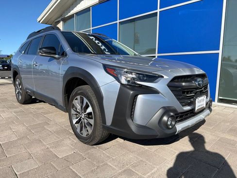 Used 2025 Subaru Outback Limited AWD/4WD image 2