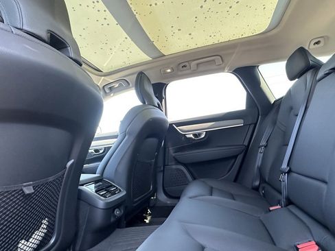 Used 2025 Volvo V90 B6 Cross Country Plus w/ Protection Package Premier image 7