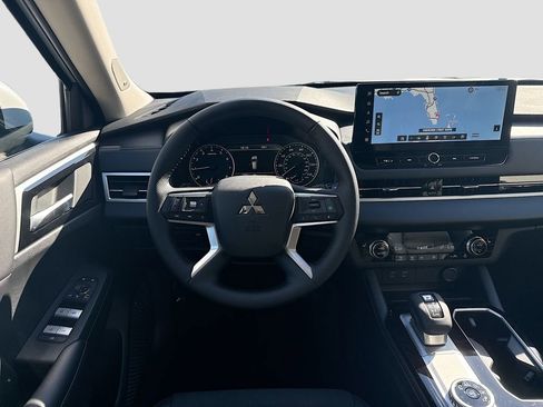 New 2026 Mitsubishi Outlander SE image 23