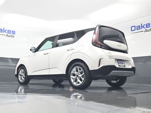 Used 2023 Kia Soul LX w/ LX Technology Package FWD image 39