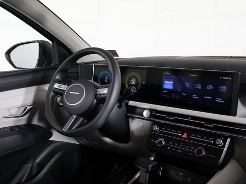 Certified 2025 Hyundai Tucson SE image 28