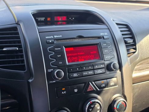 Used 2013 Kia Sorento LX AWD/4WD image 18