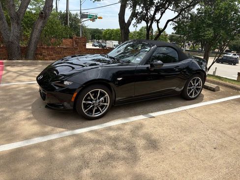 Used 2022 MAZDA MX-5 Miata Grand Touring w/ Weather Package RWD image 17