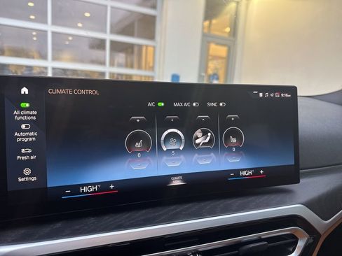 Used 2023 BMW 330i xDrive Sedan w/ Premium Package image 18