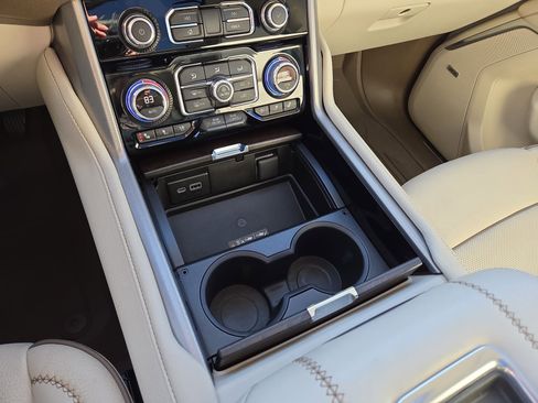 Used 2021 GMC Yukon Denali w/ Denali Premium Package image 22