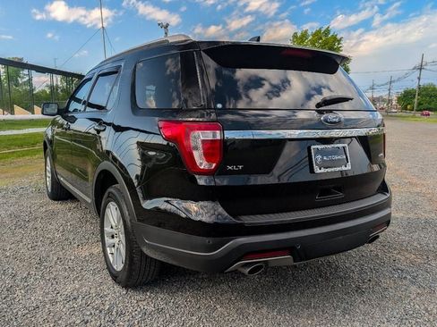 Used 2018 Ford Explorer XLT AWD/4WD image 8