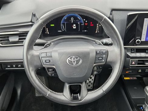 Used 2025 Toyota Camry SE FWD image 15