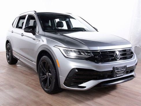 Used 2024 Volkswagen Tiguan SE R-Line image 3