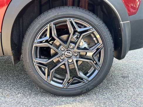 New 2025 Nissan Kicks SR image 27