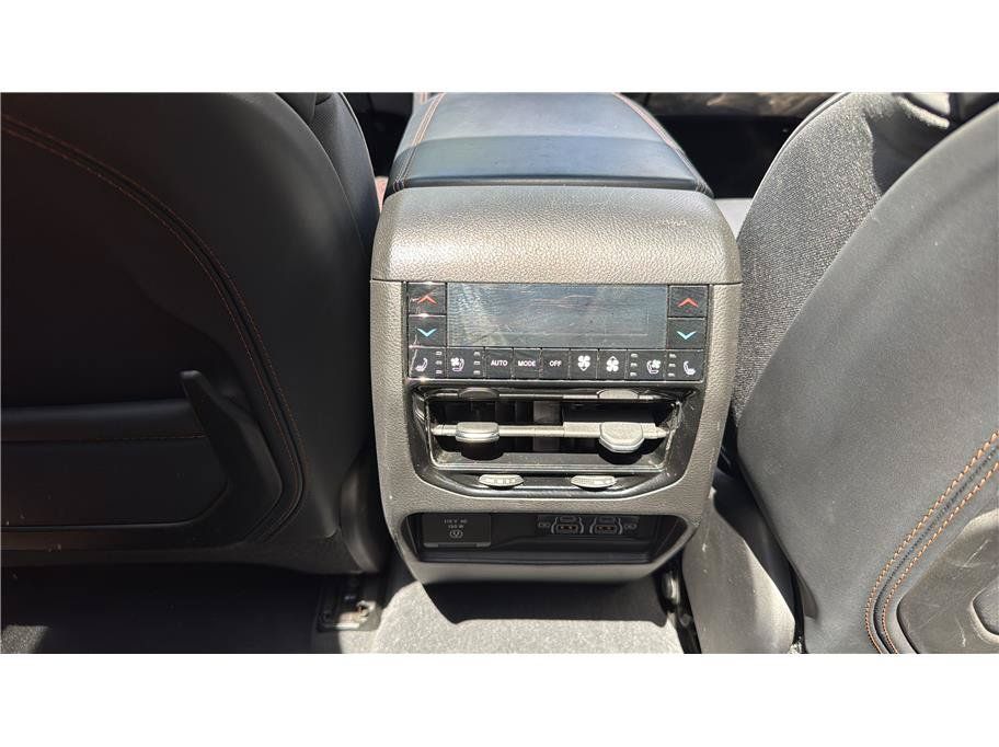 Used 2022 Jeep Grand Cherokee Summit AWD/4WD image 18