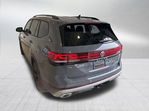 New 2026 Volkswagen Atlas Peak Edition image 3