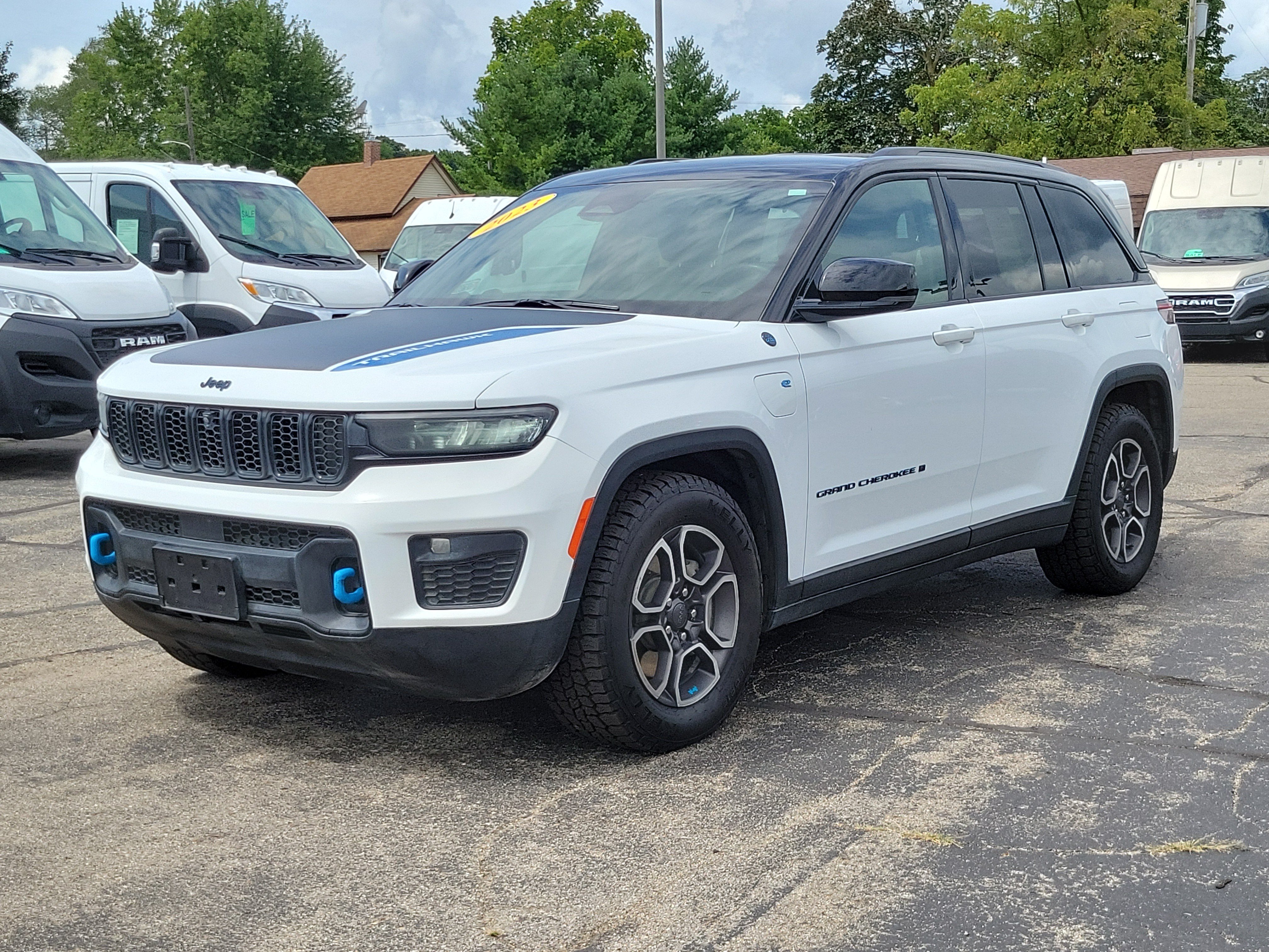 Used 2023 Jeep Grand Cherokee Trailhawk AWD/4WD image 2