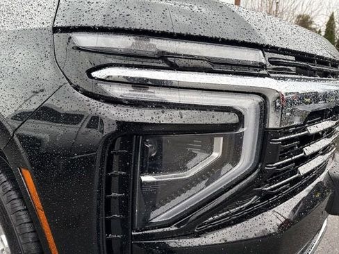 Used 2025 Chevrolet Suburban LS image 9