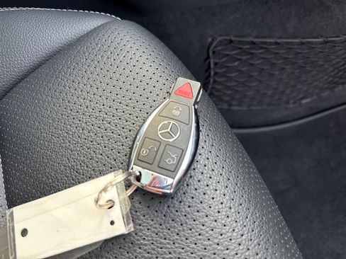 Used 2019 Mercedes-Benz GLC 300 4MATIC w/ Premium Package image 38