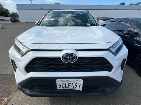 Used 2023 Toyota RAV4 LE AWD/4WD image 2
