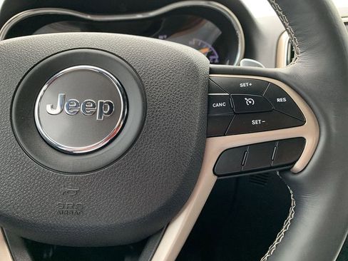 Used 2017 Jeep Grand Cherokee Limited image 22