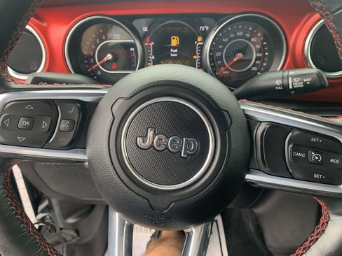 Used 2022 Jeep Wrangler Unlimited Rubicon w/ Cold Weather Group image 17