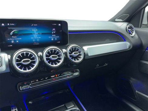 Used 2021 Mercedes-Benz GLB 35 AMG 4MATIC image 25