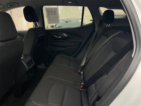 Used 2024 GMC Terrain SLE image 21