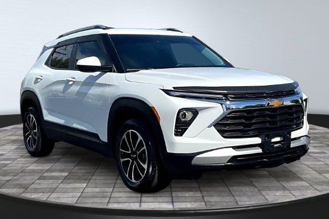 Used 2024 Chevrolet TrailBlazer LT w/ Convenience Package FWD image 3