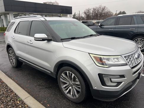 Used 2017 Ford Explorer Platinum image 4