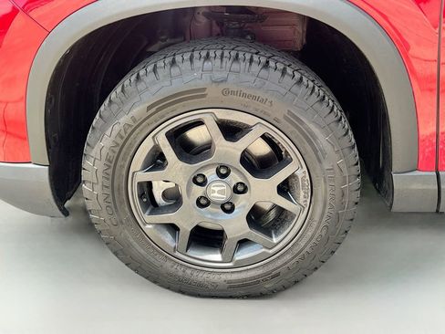 Used 2025 Honda Pilot TrailSport image 33