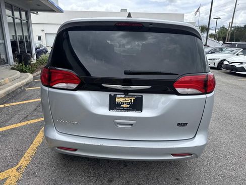 Used 2023 Chrysler Voyager LX FWD image 7