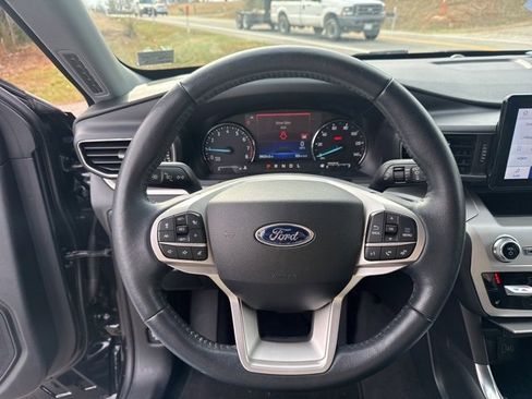 Certified 2022 Ford Explorer XLT w/ Equipment Group 202A image 10