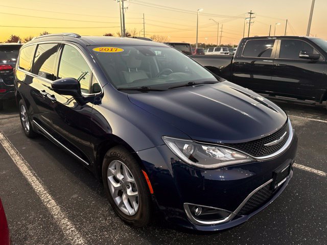 Used 2017 Chrysler Pacifica Touring-L Plus w/ Advanced Safetytec Group FWD image 5