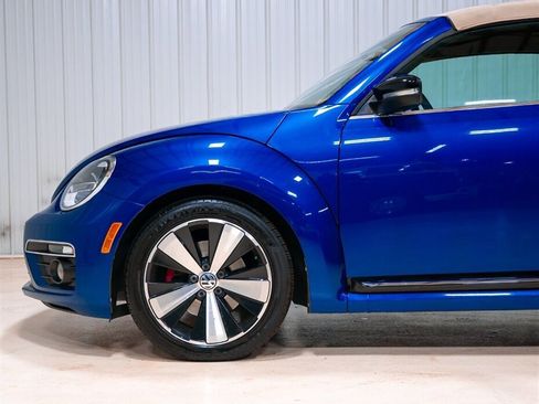 Used 2013 Volkswagen Beetle 2.0T image 4