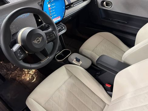 Certified 2025 MINI Cooper 2-Door Hardtop FWD image 11
