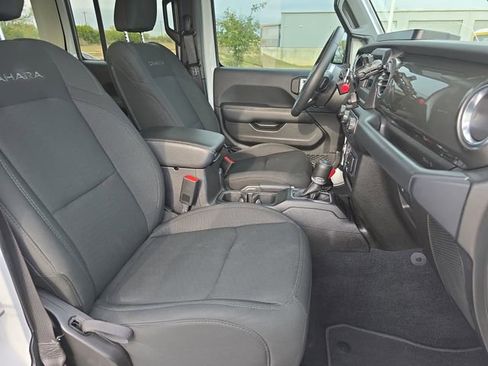 Used 2019 Jeep Wrangler Unlimited Sahara w/ Safety Group image 10