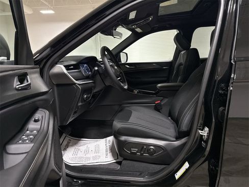 New 2025 Jeep Grand Cherokee L Laredo w/ Luxury Tech Group I image 18