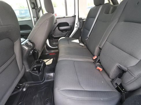 Used 2022 Jeep Wrangler Unlimited Sport image 9