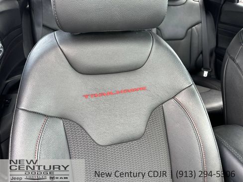 Used 2025 Jeep Compass Trailhawk AWD/4WD image 17