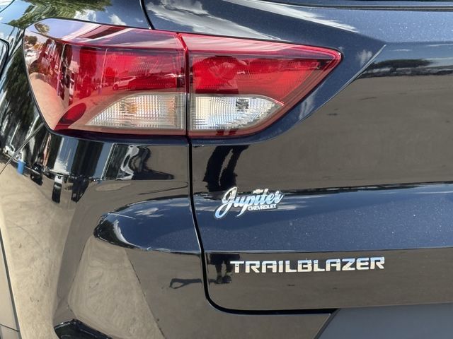 Used 2025 Chevrolet TrailBlazer LT w/ Convenience Package FWD image 7